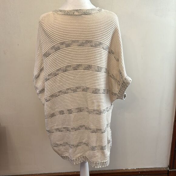 Vince cream gray textured short sleeve oversized sweater Size XS/S EUC - Picture 4 of 10